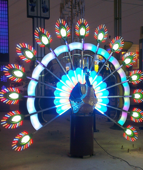 孔雀開屏91香蕉视频污版亮燈實景圖片