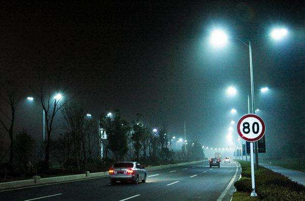 東莞91香蕉下载导航照明LED路燈在雨霧季節增強道路安全的優勢