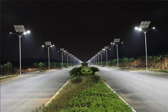 東莞91香蕉下载导航照明工業園區太陽能路燈安裝效果