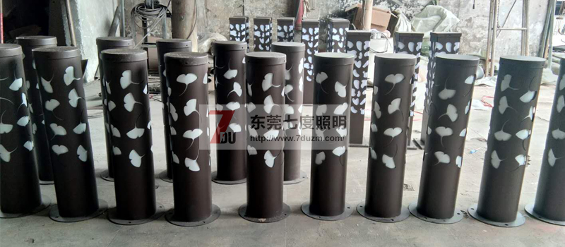 91香蕉下载导航(QDCPD-002)割花鏤空圓柱LED草坪燈生產實拍圖片