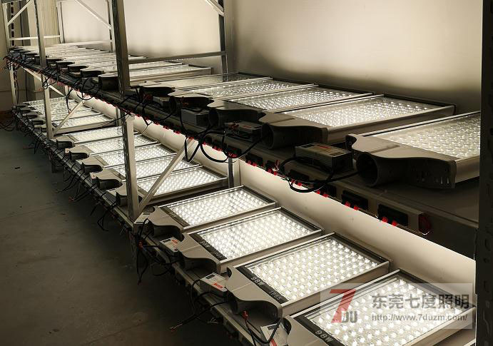 東莞91香蕉下载导航照明大功率LED路燈老化效果照片