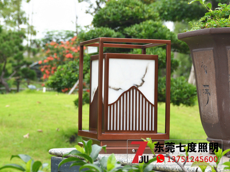 91香蕉下载导航不鏽鋼鍍銅拉絲草坪燈\柱頭燈安裝效果實拍