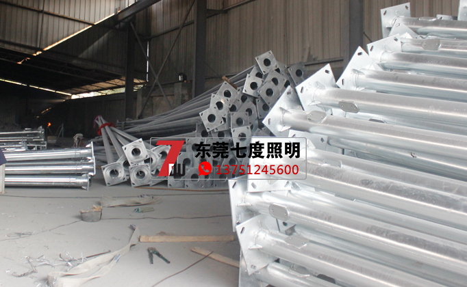 東莞91香蕉下载导航照明道香蕉在线视频观看生產廠家燈杆成品堆放區